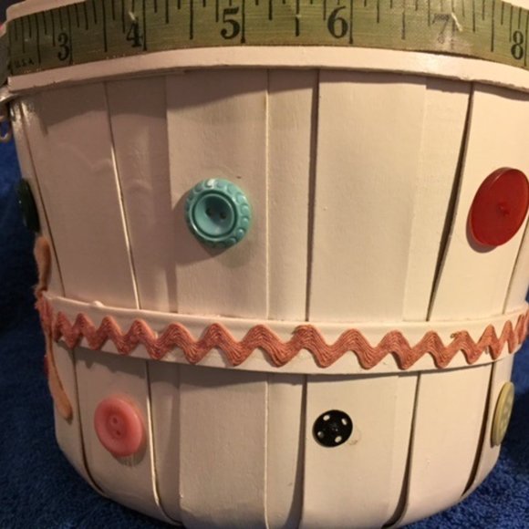 Vintage Hand-Crafted  Apple Basket Sewing Basket--Bundle Sale $5 - Picture 3 of 7